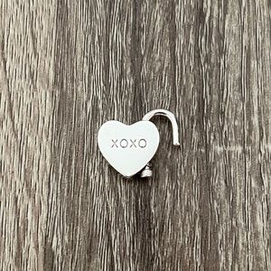 XOXO lock charm‎